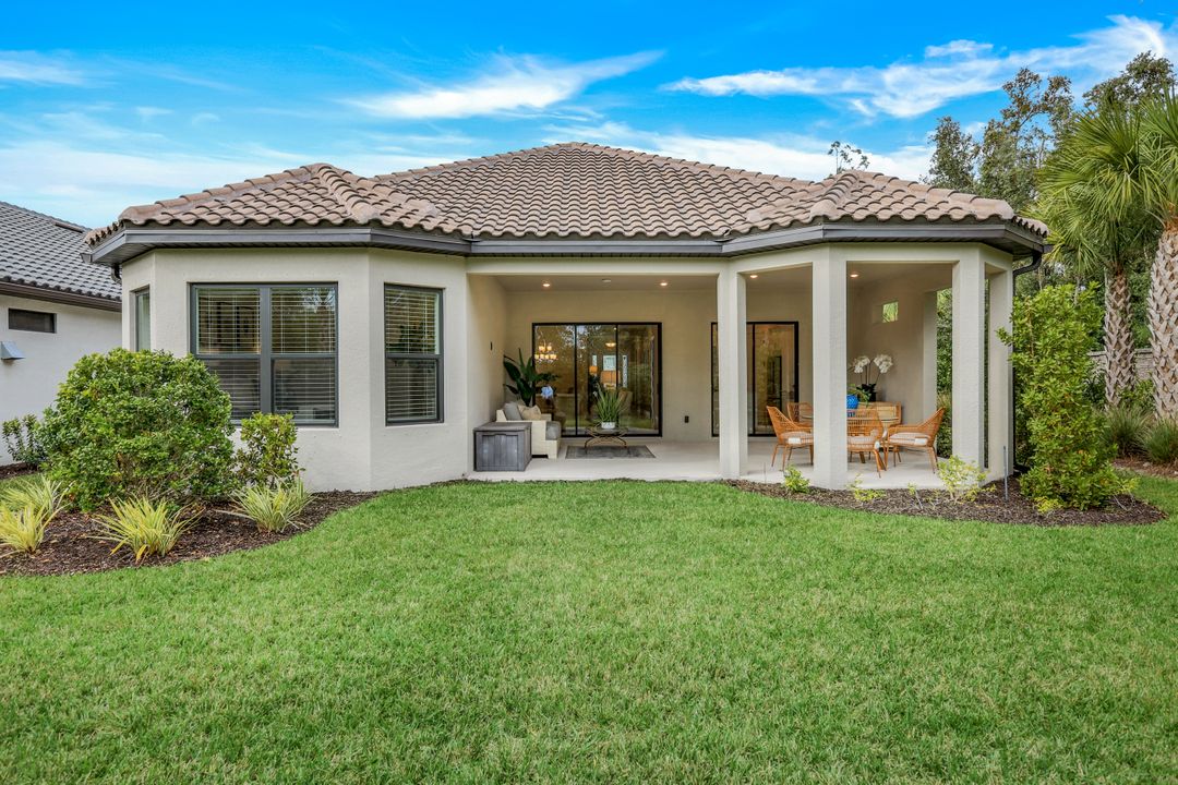 8868 Scarlotti Pl, Naples, FL 34119