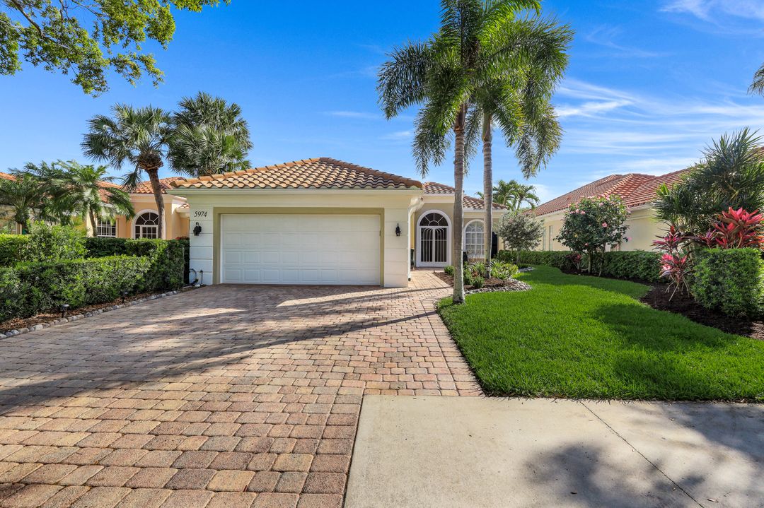 5974 Bermuda Ln, Naples, FL 34119