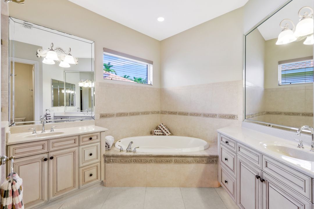 7681 Santa Margherita Way, Naples, FL 34109