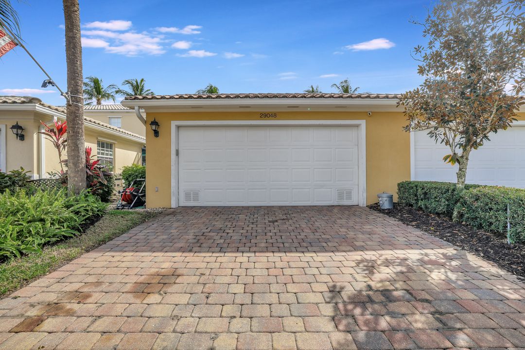 29048 Alessandria Cir, Bonita Springs, FL 34135