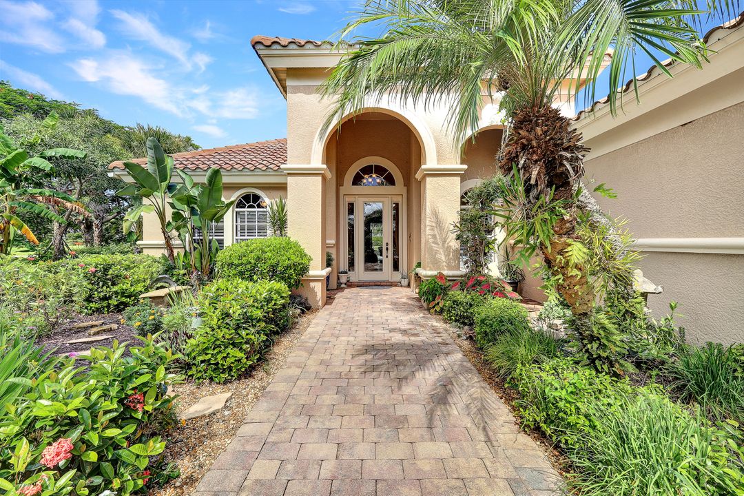 8776 Hideaway Harbor Ct, Naples, FL 34120