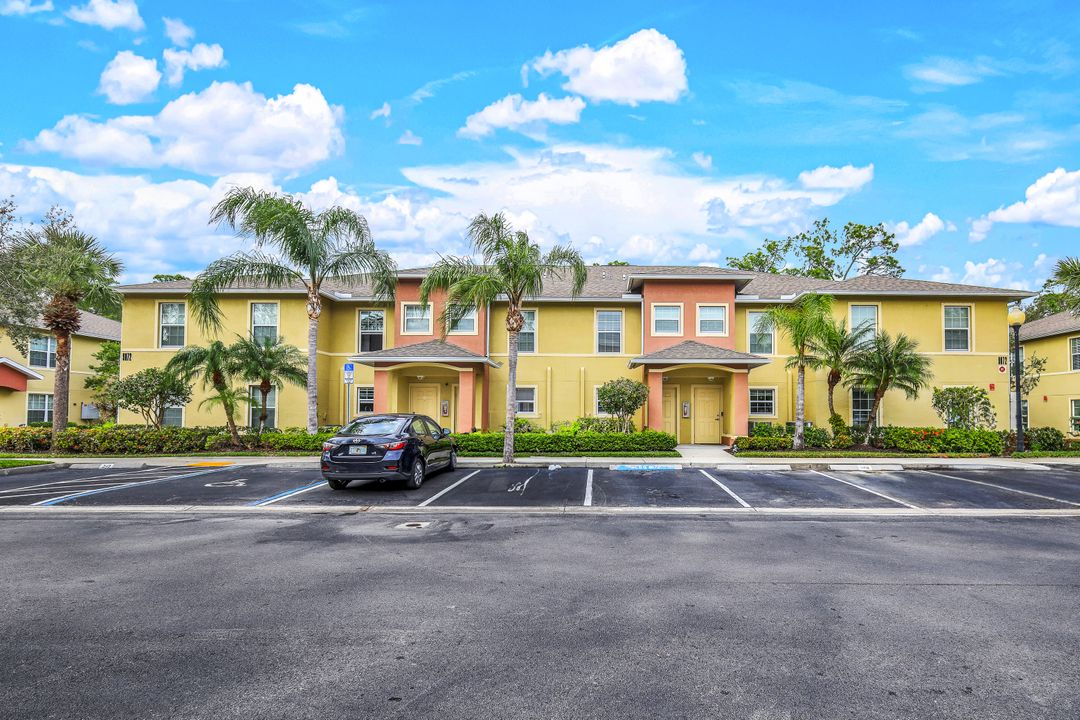 9072 Gervais Cir #304, Naples, FL 34120