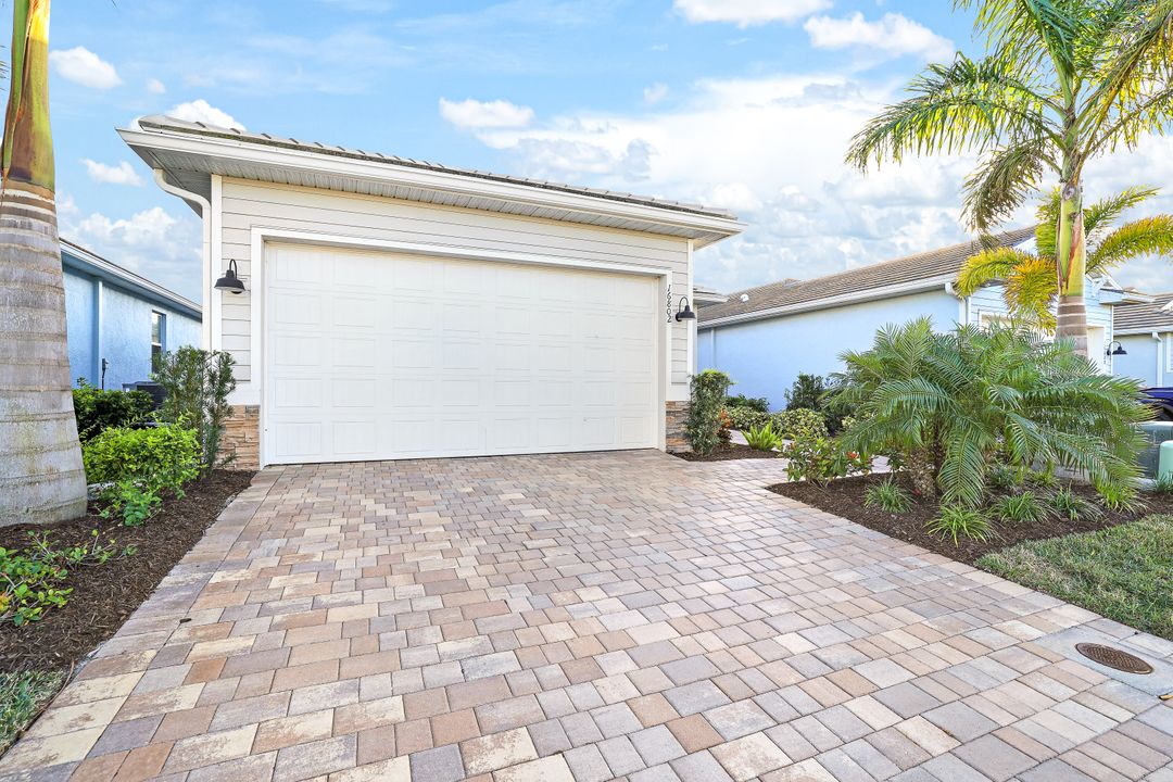 16802 Seasons Coast Dr, Bonita Springs, FL 34135