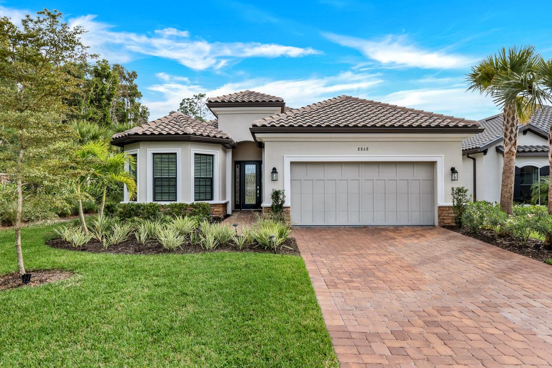 8868 Scarlotti Pl, Naples, FL 34119