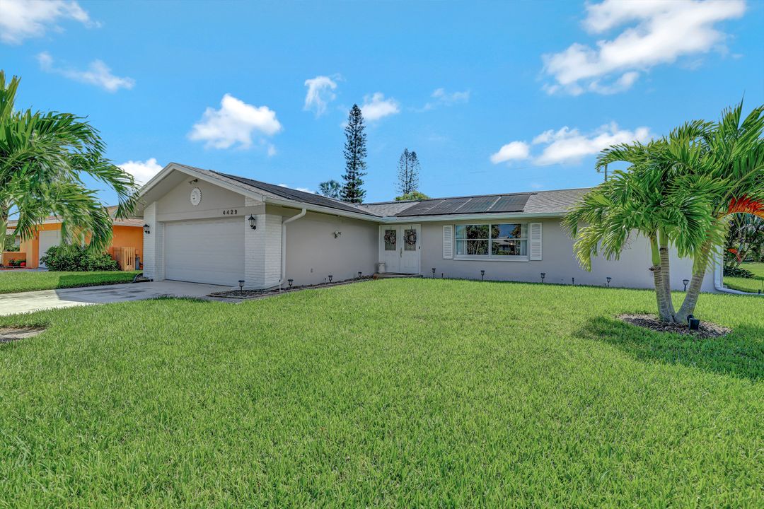 4429 Lakewood Blvd, Naples, FL 34112