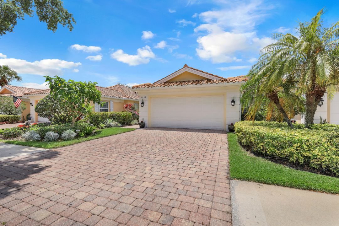 4607 Ossabaw Way, Naples, FL 34119