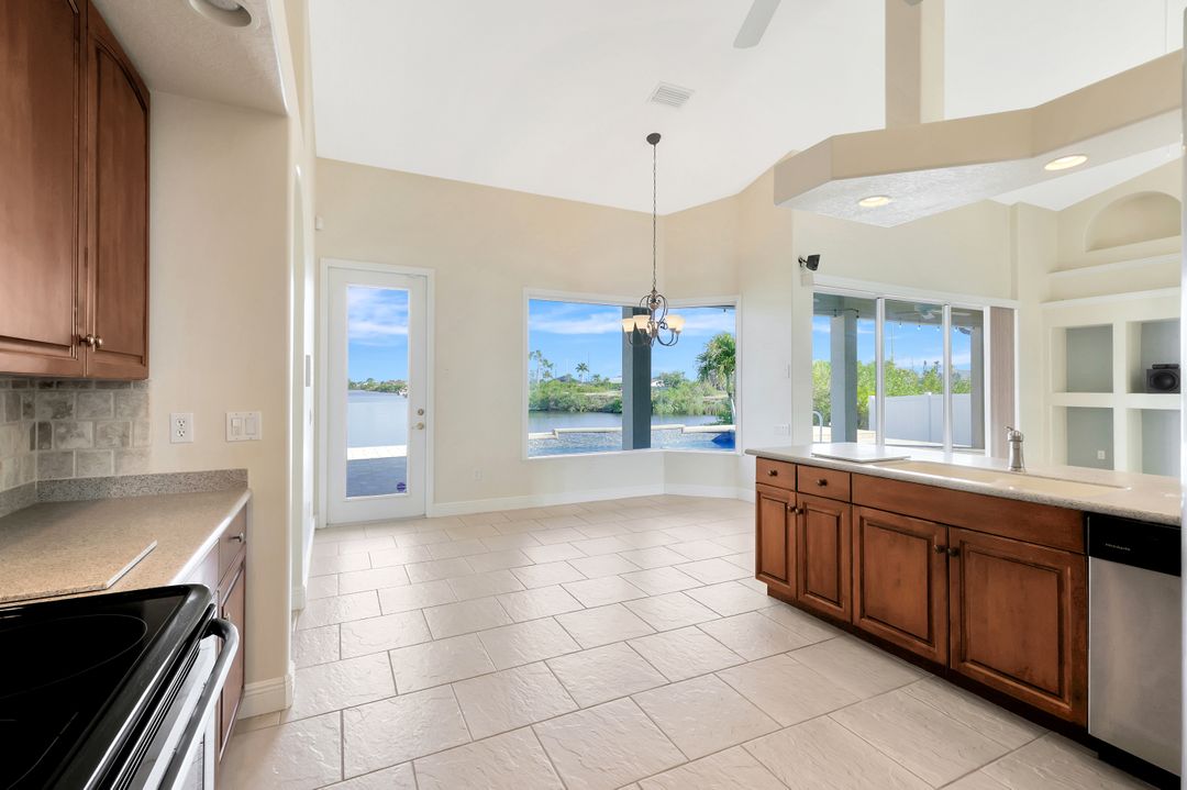 2425 NW 7th Ave, Cape Coral, FL 33993