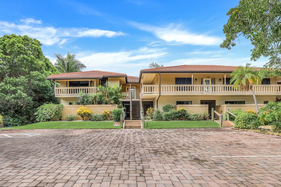 1390 Chesapeake Ave, Naples, FL 34102