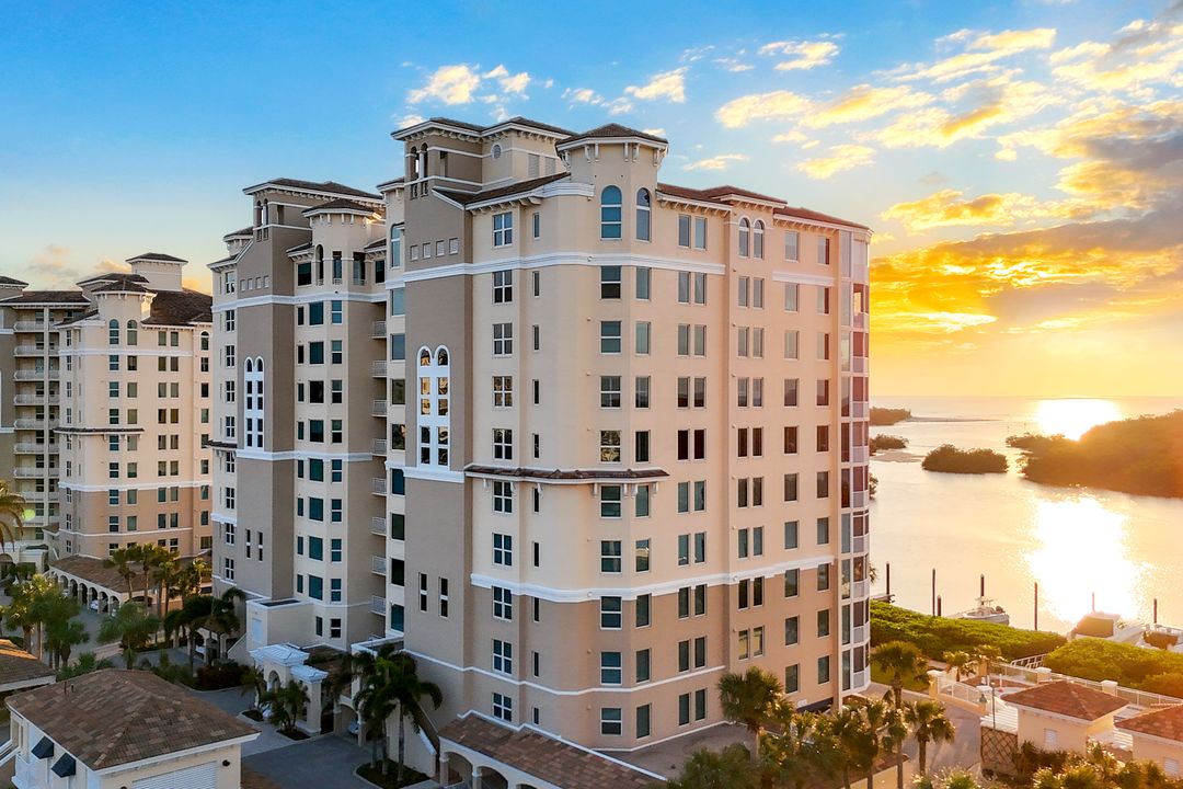 435 Dockside Dr #401, Naples, FL 34110