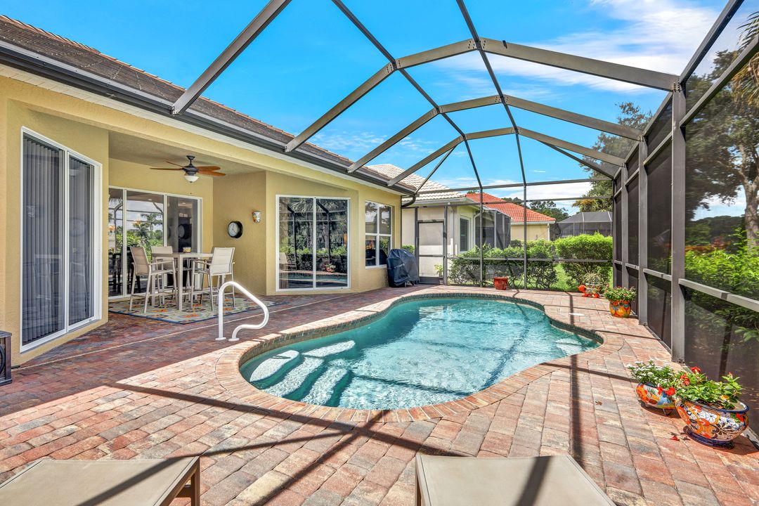 6128 Manchester Pl, Naples, FL 34110