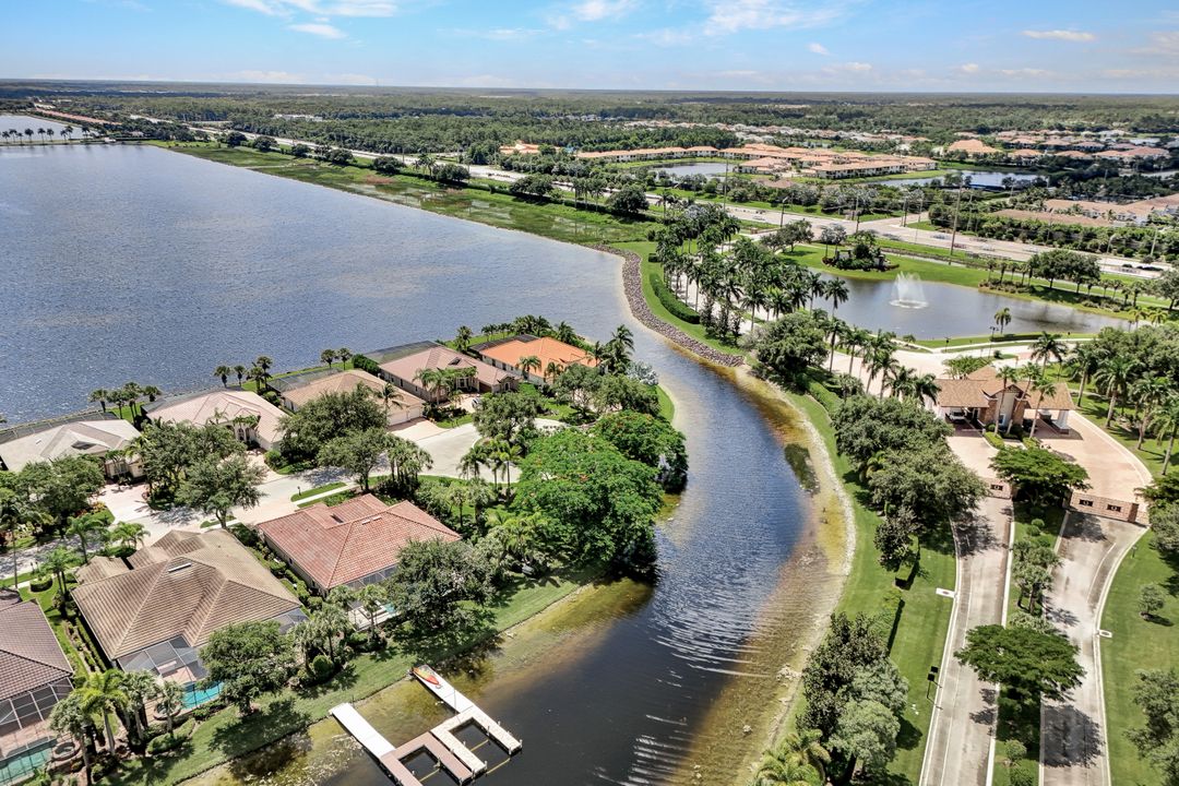 8776 Hideaway Harbor Ct, Naples, FL 34120