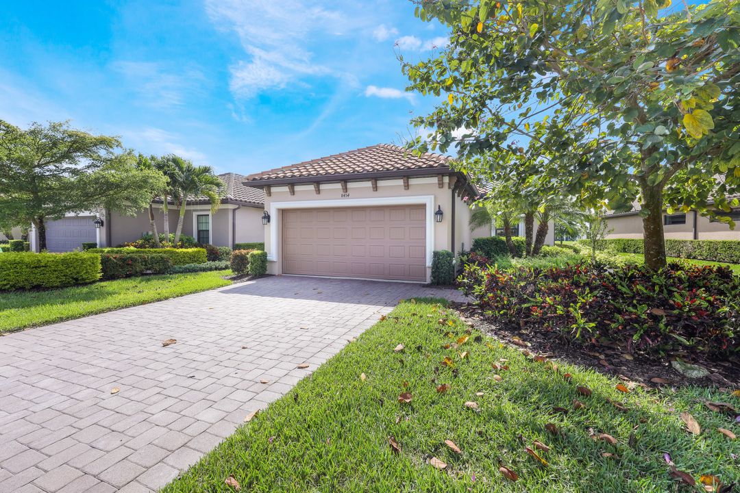 8454 Volaro Wy, Naples, FL 34114