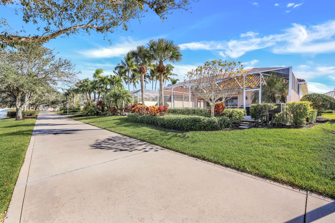 2992 Gilford Way, Naples, FL 34119