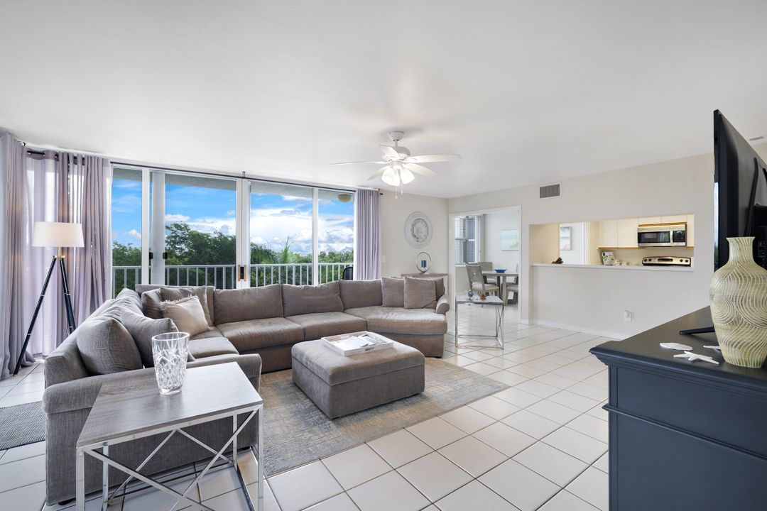 5550 Heron Point Dr #304, Naples, FL 34108