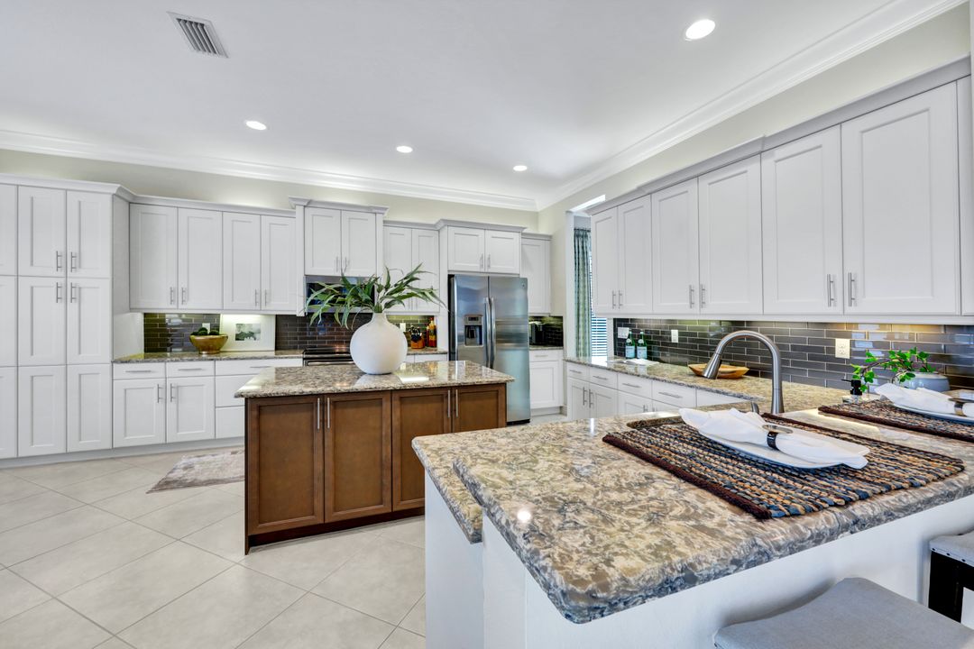 2708 Crystal Way, Naples, FL 34119