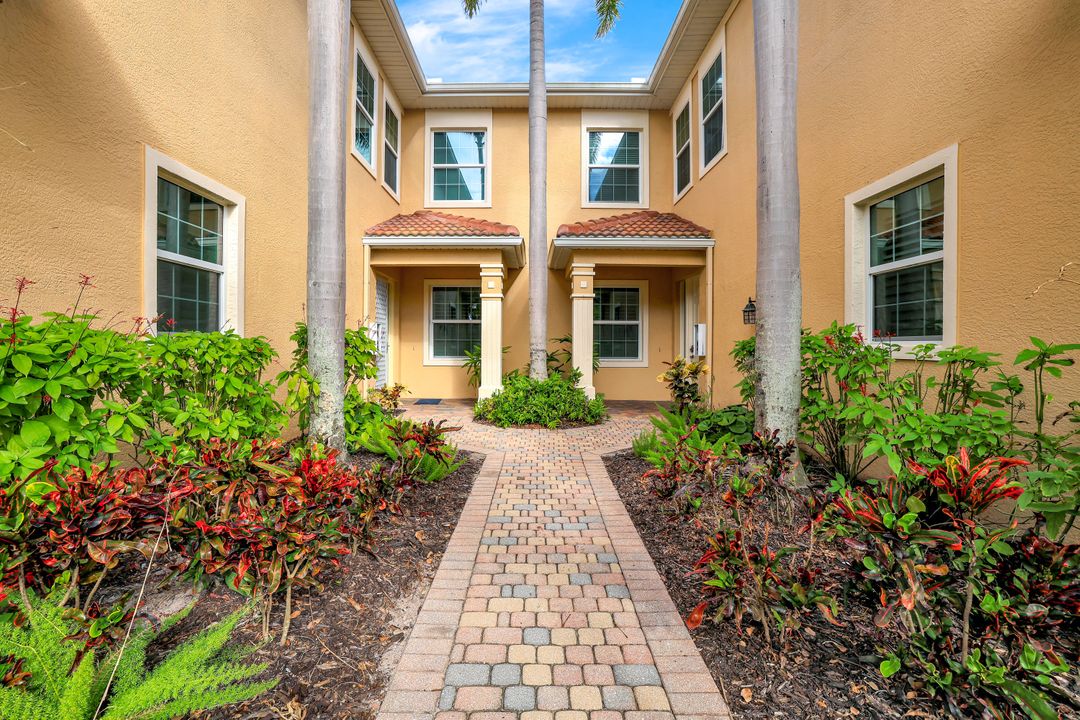 6029 Trophy Dr #301, Naples, FL 34110