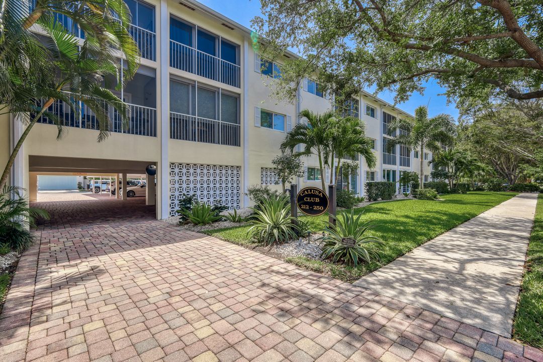 212 Banyan Blvd  #212, Naples, FL 34102