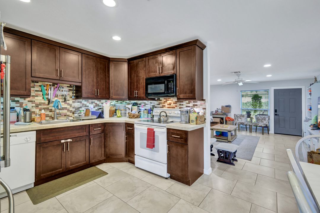 171 Crown Dr, Naples, FL 34110