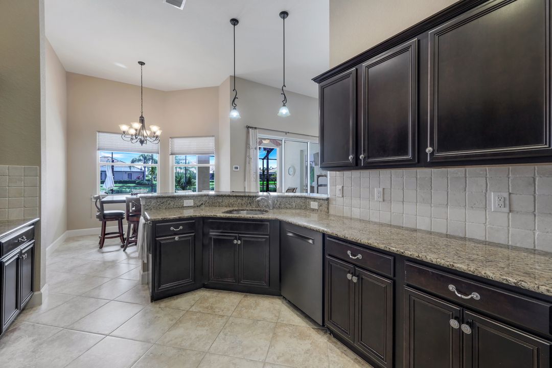 9685 Cobalt Cove Cir, Naples, FL 34120