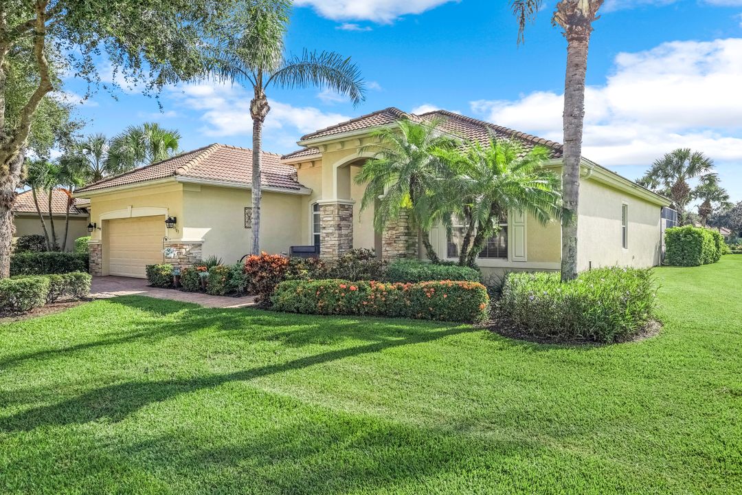 10383 Yorkstone Dr, Bonita Springs, FL 34135