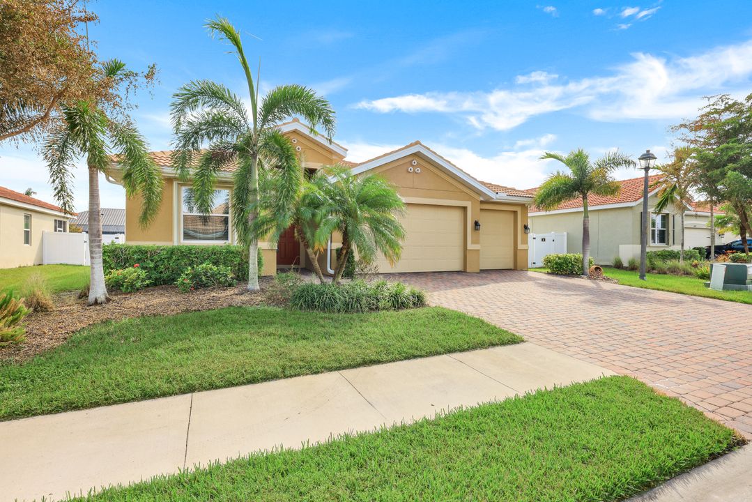 2971 Sunset Pointe Cir, Cape Coral, FL 33914