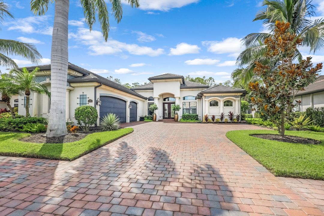 9899 Corso Bello Dr, Naples, FL 34113