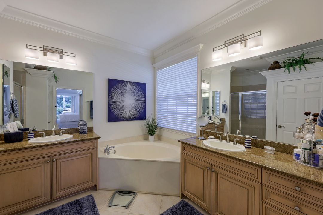 16165 Parque Ln, Naples, FL 34110