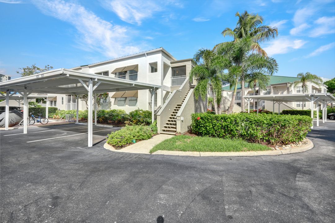 523 Club Side Dr, Naples, FL 34110