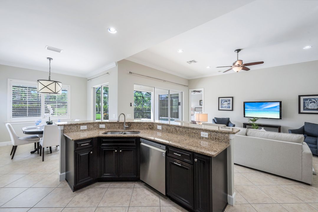 9062 Limestone Ln, Naples, FL 34120