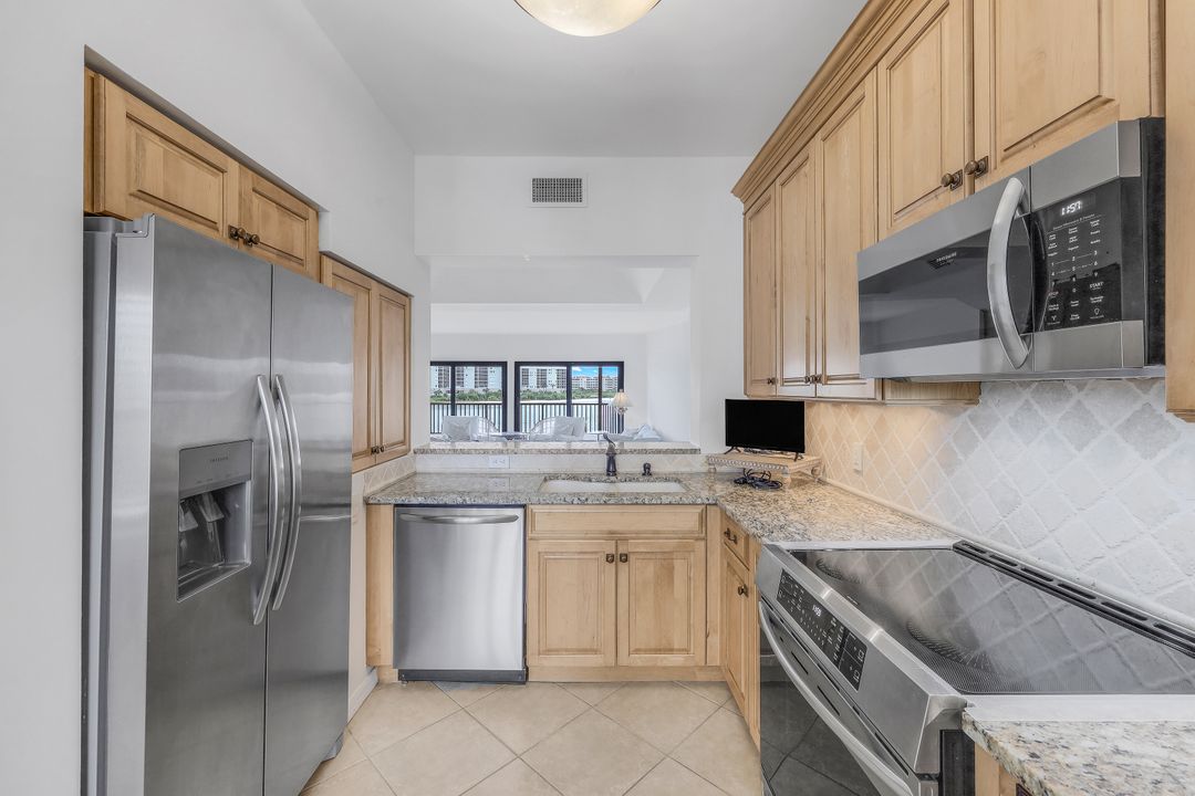 334 La Peninsula Blvd, Naples, FL 34113