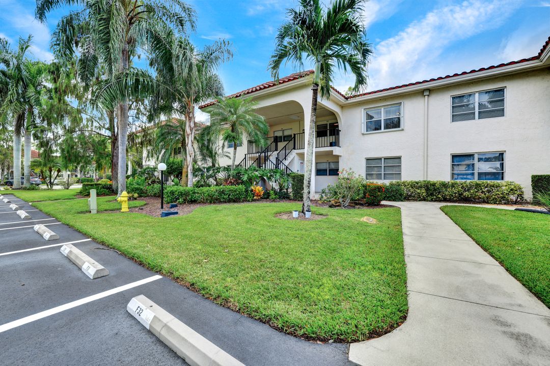 1055 Forest Lakes Dr #F203, Naples, FL 34105