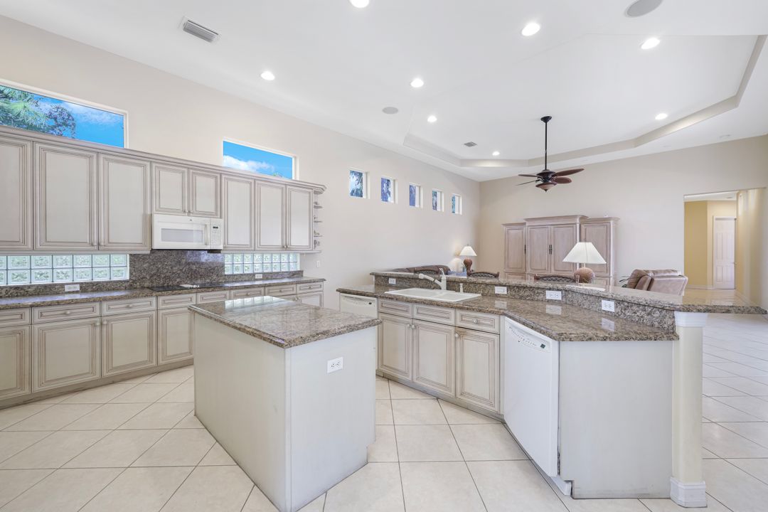 25041 Ridge Oak Dr, Bonita Springs, FL 34134