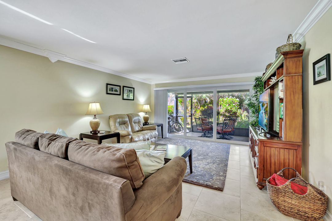 70 Glades Blvd #3, Naples, FL 34112