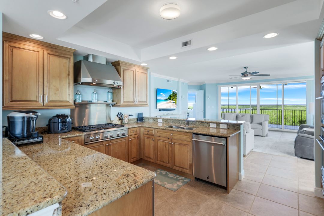 275 Indies Way #706, Naples, FL 34110