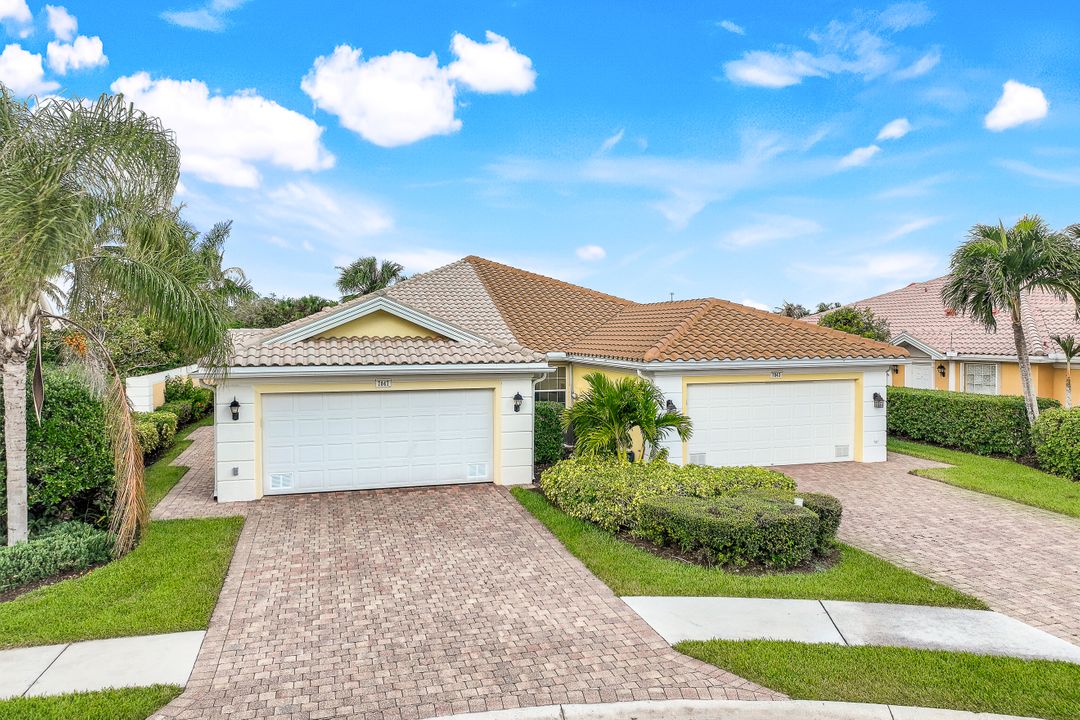 7847 Ionio Ct, Naples, FL 34114