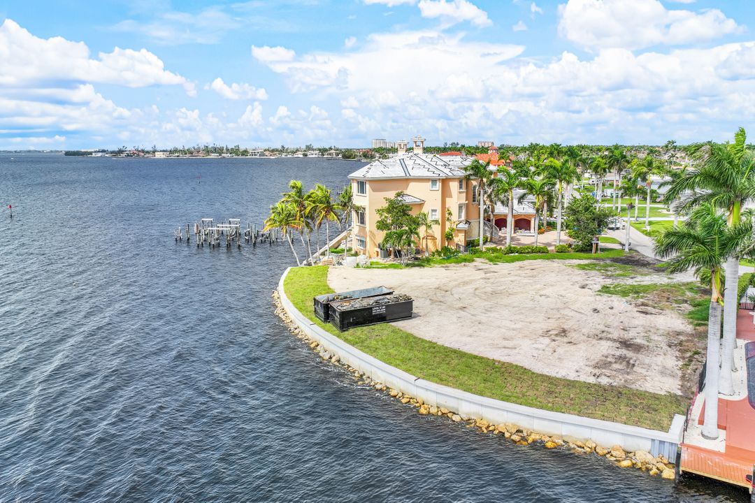 362 Bayshore Dr, Cape Coral, FL 33904