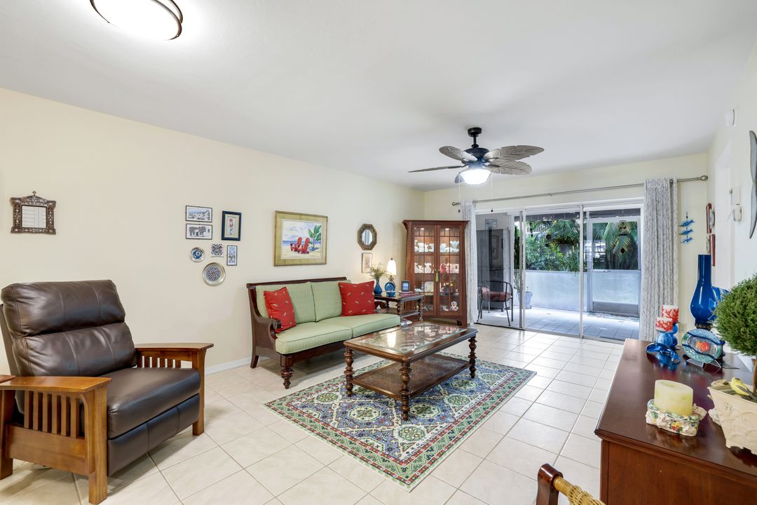 864 Gulf Pavillion Dr #104, Naples, FL 34108