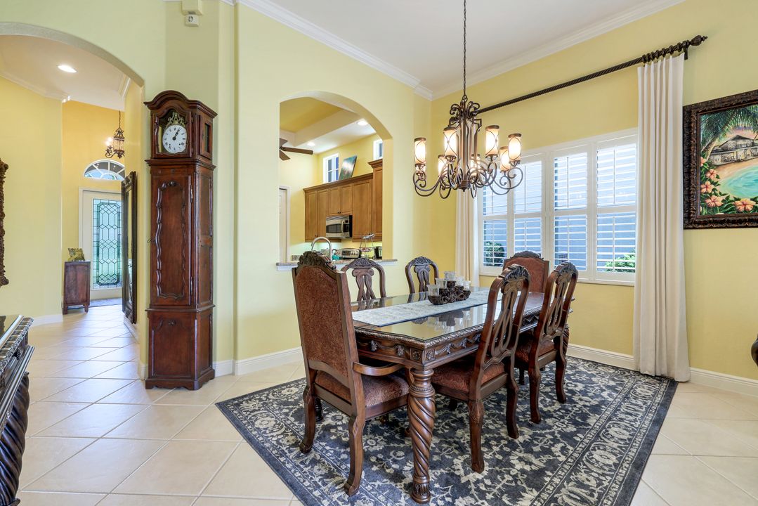 5773 Mango Cir, Naples, FL 34110