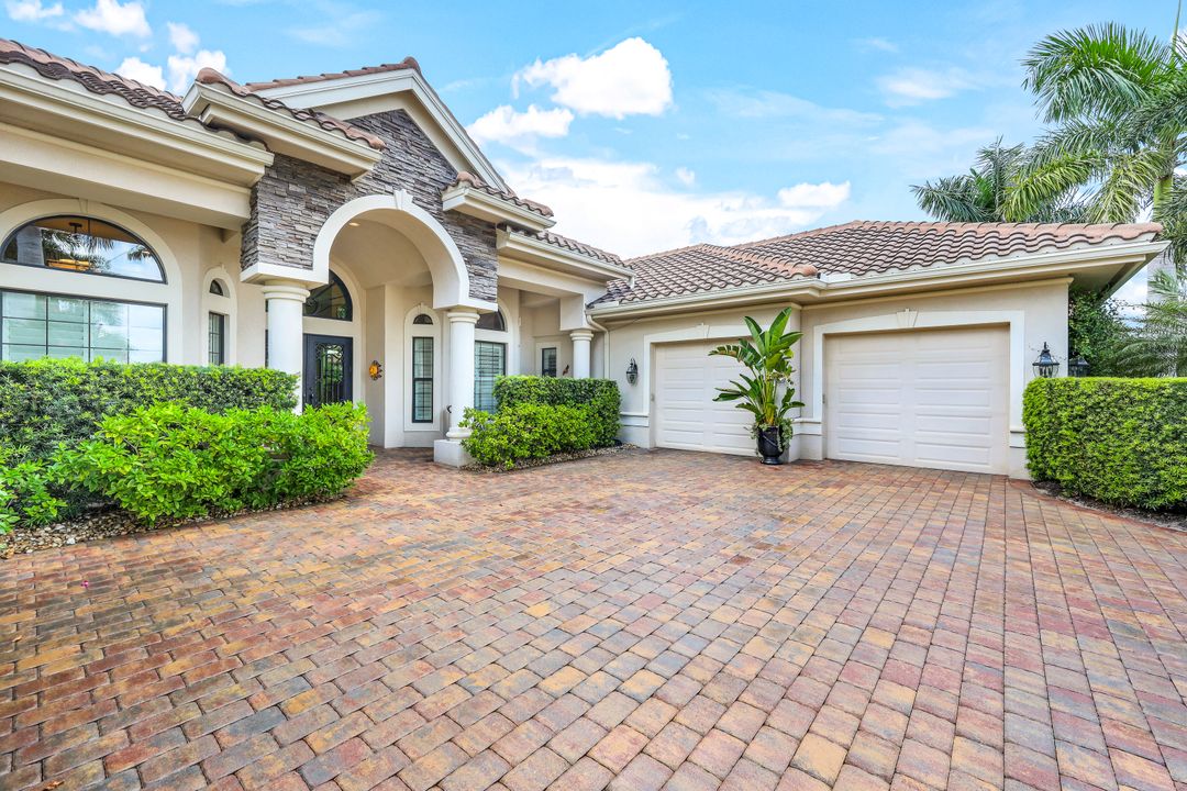 9243 Marble Stone Dr, Naples, FL 34120