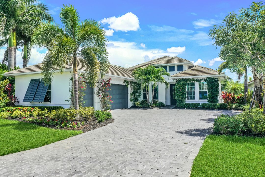 3227 Cotuit Ln, Naples, FL 34114