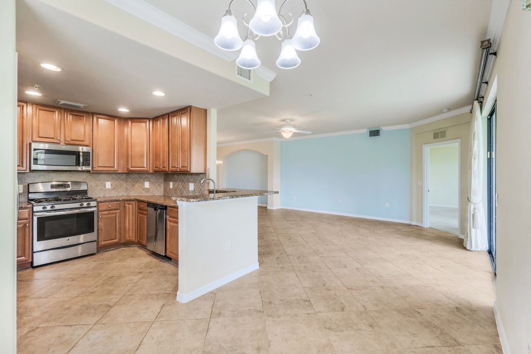 3165 Aviamar Cir, Naples, FL 34114