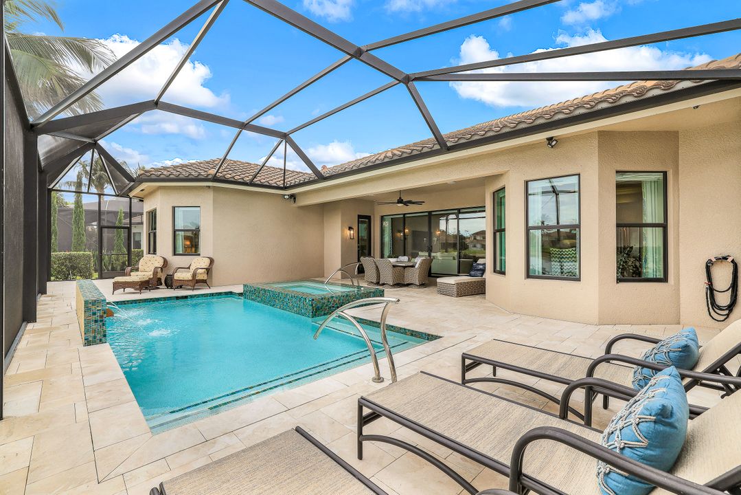 2748 Crystal Way, Naples, FL 34119