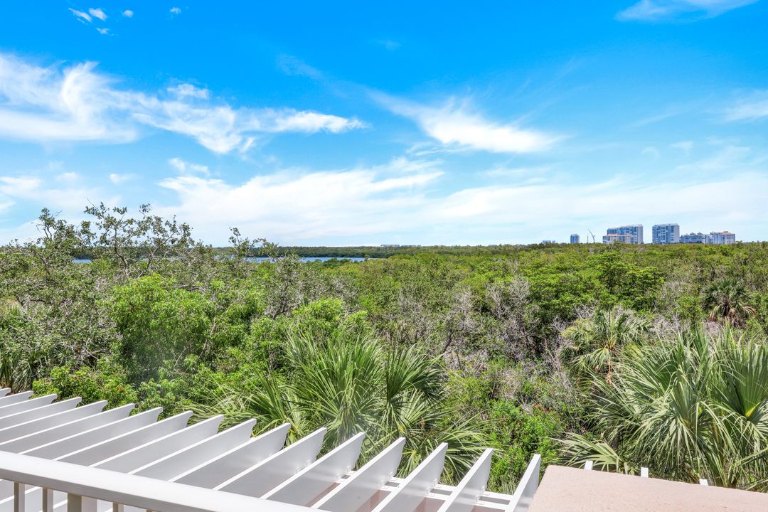 295 Grande Way #105, Naples, FL 34110