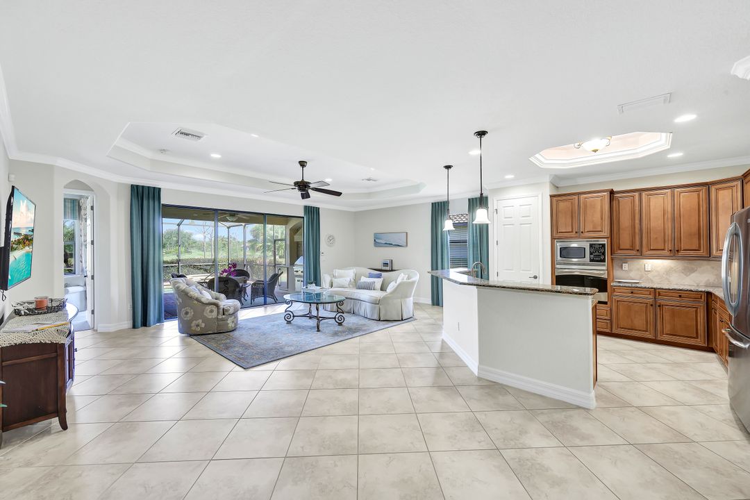 12497 Fenhurst Way, Naples, FL 34120