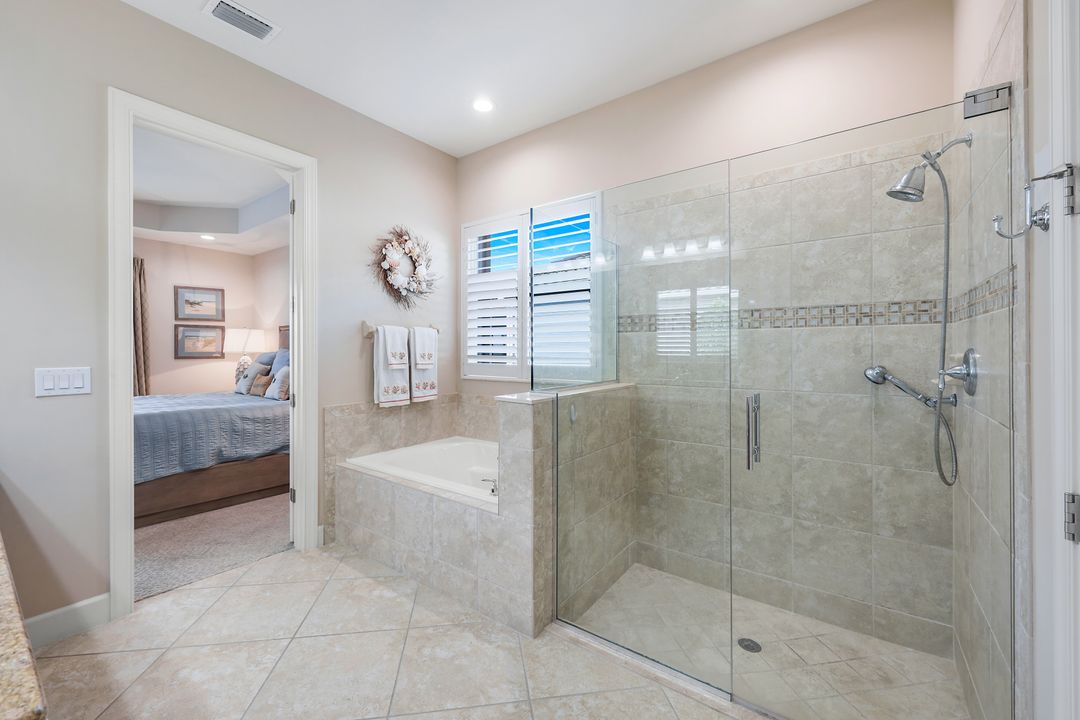 8985 Quarry Dr, Naples, FL 34120