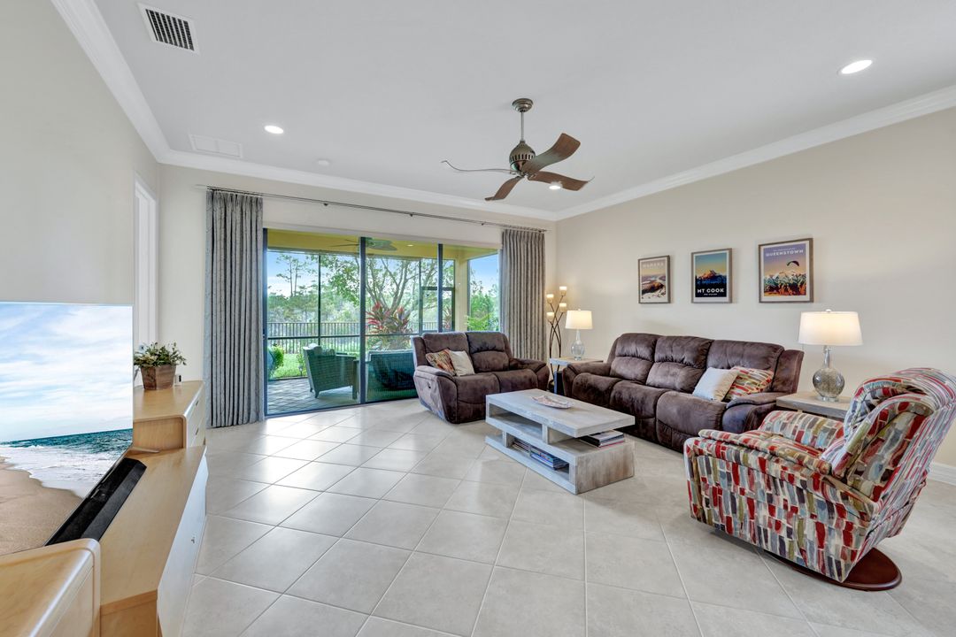 3407 Baltic Dr, Naples, FL 34119