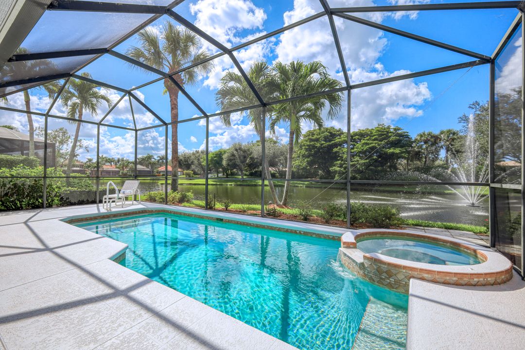 9209 Troon Lakes Dr, Naples, FL 34109