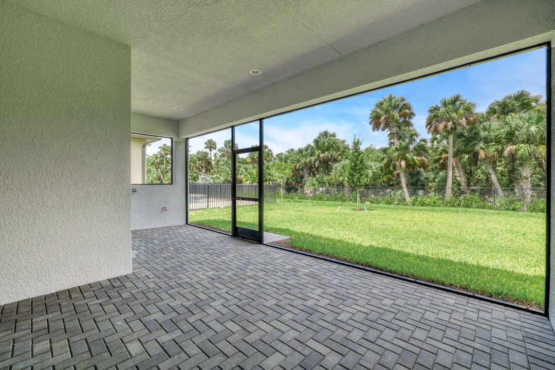 12267 Bonnet Dr, Naples, FL 34120