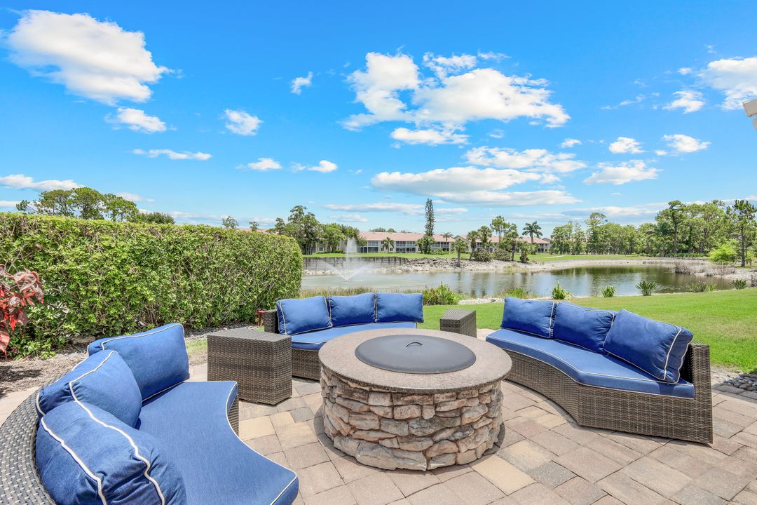 5576 Lago Villaggio Way, Naples, FL 34104