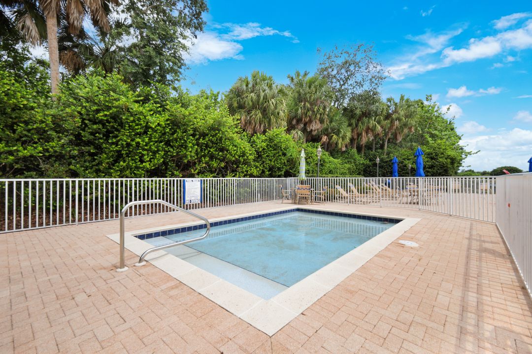 7774 Gardner Dr #202, Naples, FL 34109